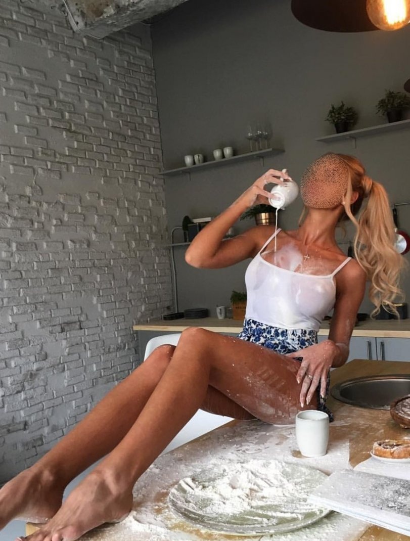 Софа привлекательная девушка из Братска цена от 4000 руб